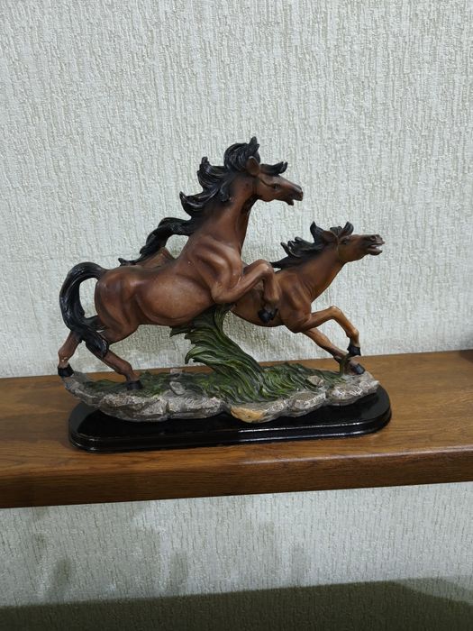 Статуэтка "Кони", символ наступающего года!