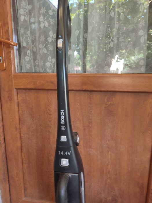 Aspirator vertical cu acumulator BOSCH, nefunctional