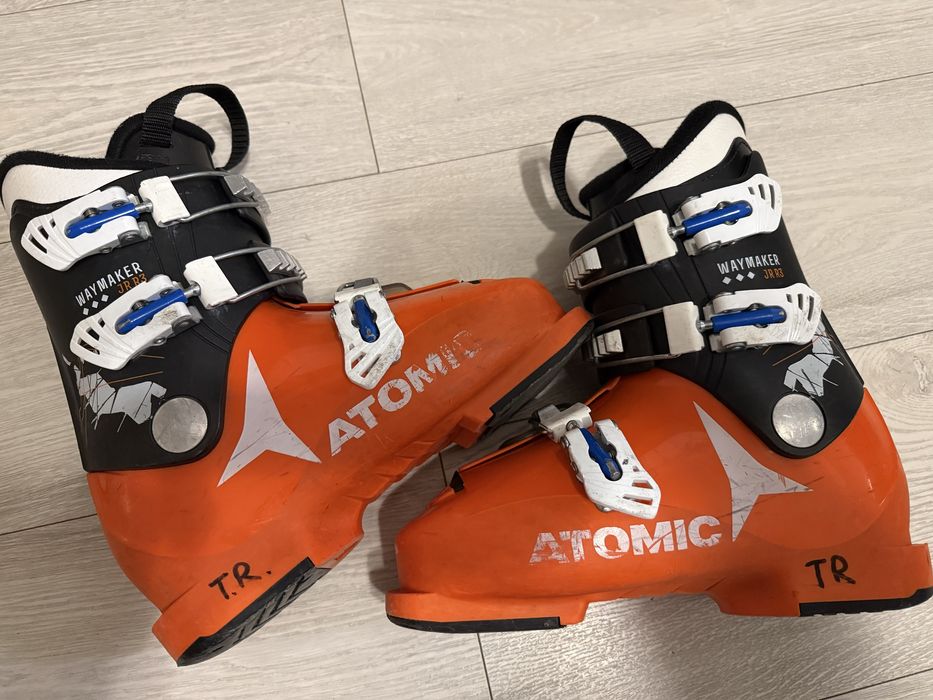 Schiuri 140cm si clapari 37eu = 277mm