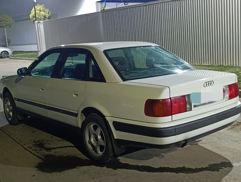 продам Ауди с4 объем 2.3