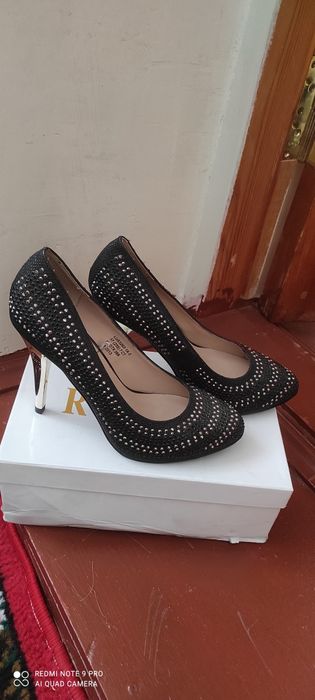 Продаю обувь Centro.