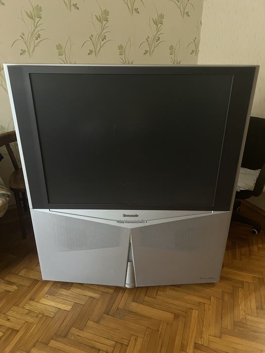 Отдам на запчасти телевизор