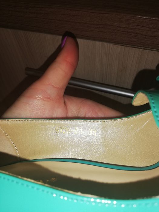 Продам женские туфли