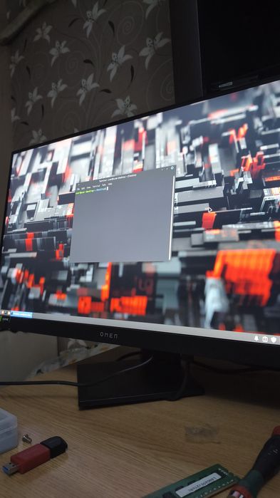 Vând unitate PC Gaming 4GB RAM DDR4 MVMe