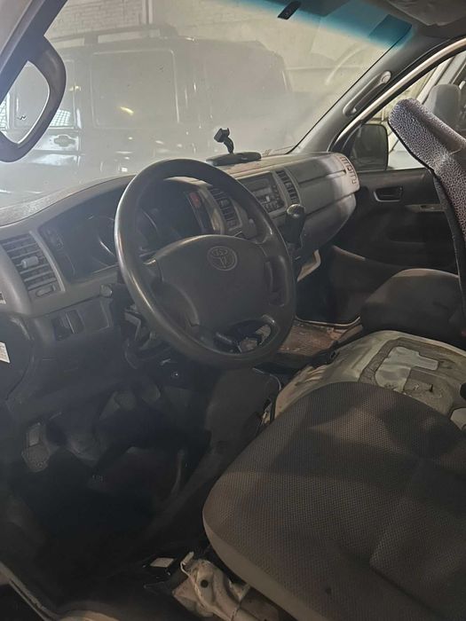 Автомобиль "ТОЙОТА HI-ACE"