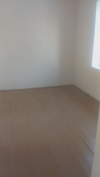 Челак шахри Бунйодкор махалласида 4 сотих 4 хонали уй. Газ свет зур