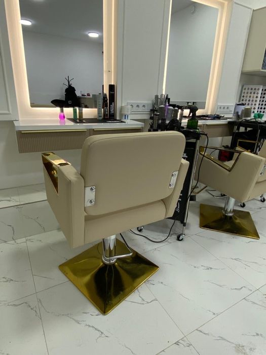 Продам кресло парикмахерская