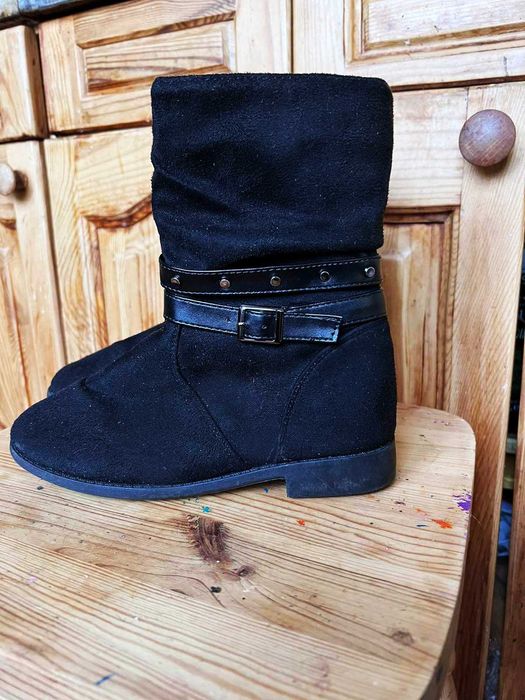 детски боти обувани по 1 път, номер 34 и 35 (едни 33ти номер)