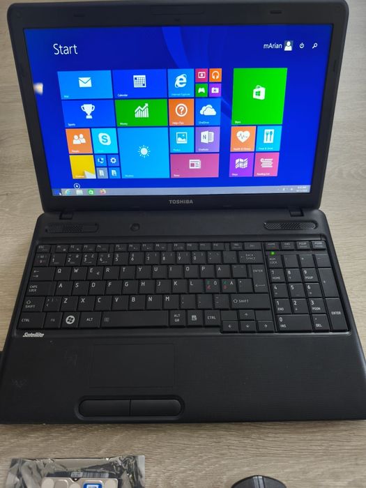 Laptop Toshiba (diagnoza/filme/internet) Windows 8,doar in Cluj,350 le