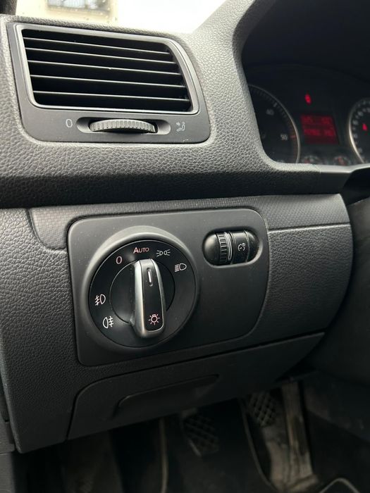 Vând  volkswagen golf 5