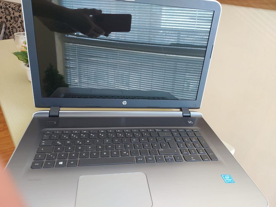 HP компютър 17.3