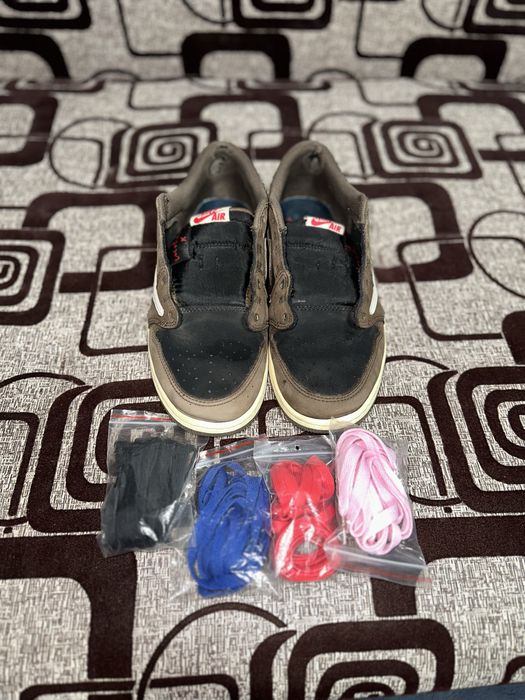 Travis Scott Jordan 1 low maro 42