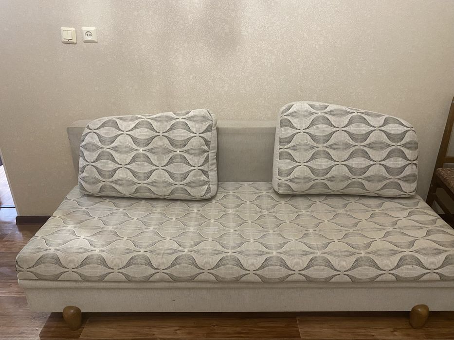 диван светло-серый б/у