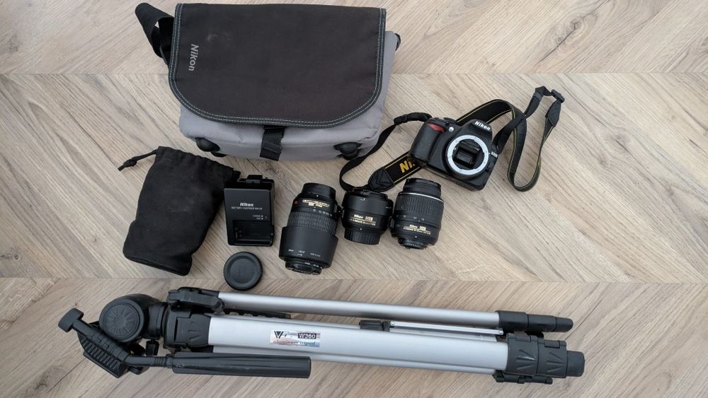 Nikon D3100 + 3 obiective (18–55, 55–200, 35mm f/1.8)+trepied+geanta