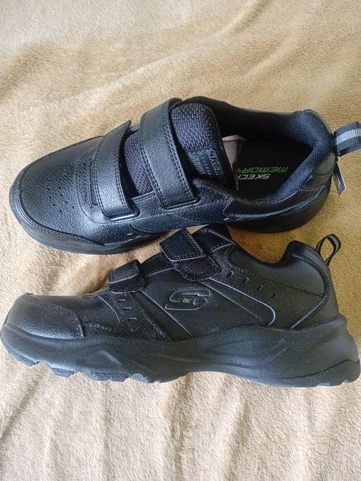 Încălțăminte sport din piele, talpă cu memorie.