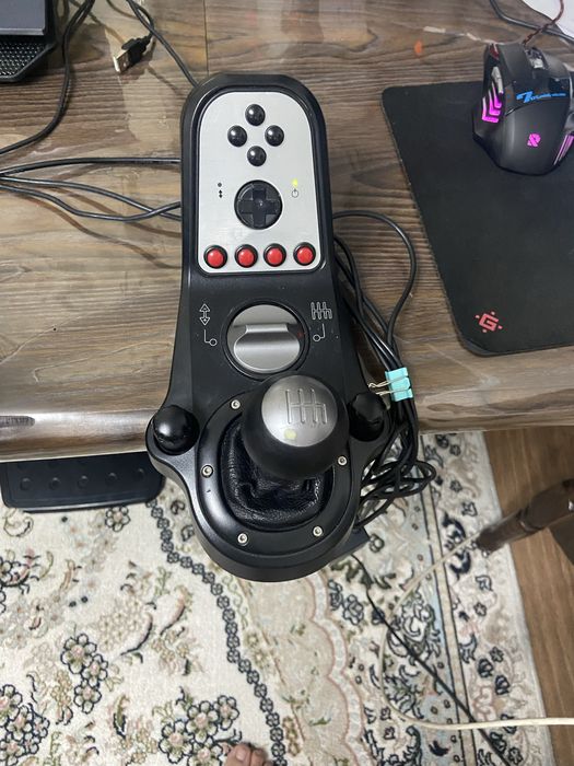 Игравой руль Logitech g25 с педалями и МКП