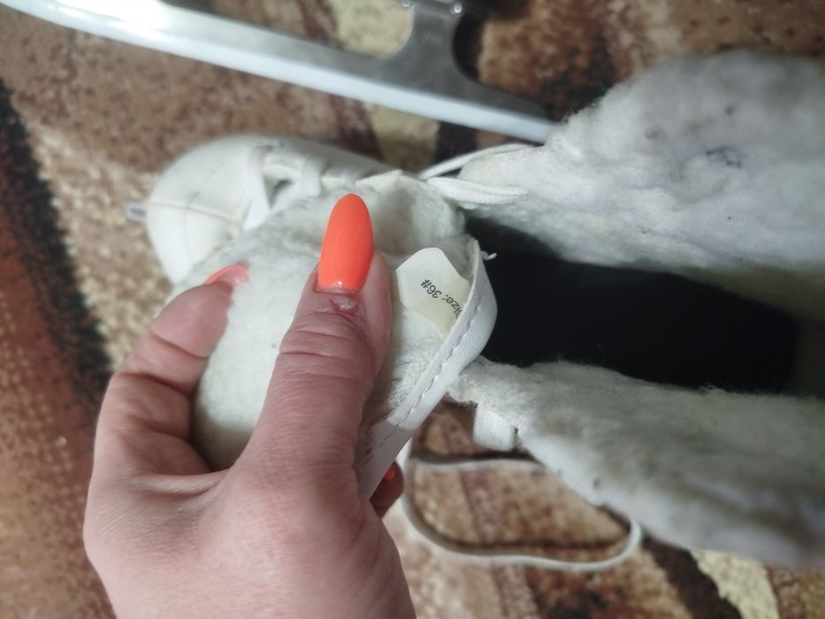 Продам коньки женские