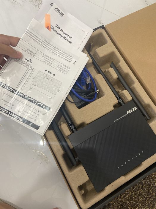 Роутер ASUS.