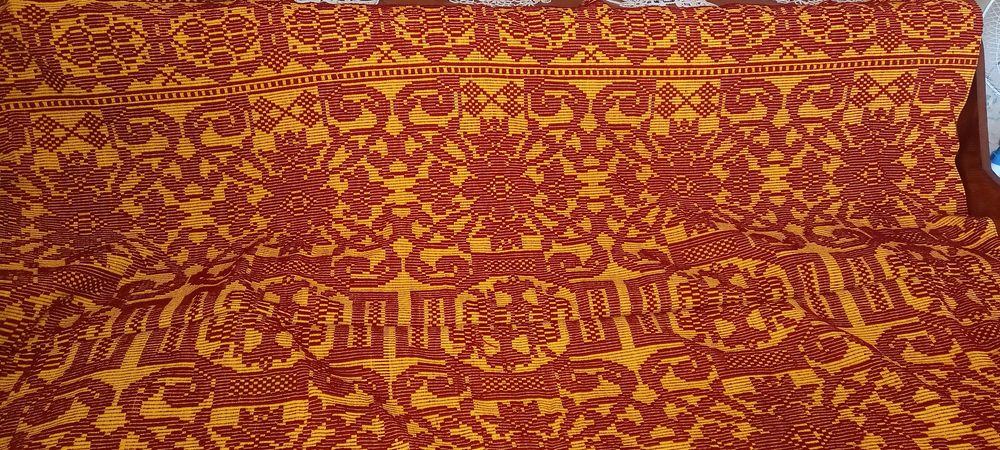 Vând ștergar borangic foarte vech si cuverturi de pat țesute manuali