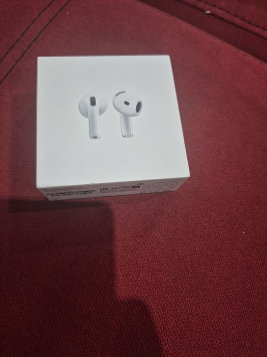 Casti AirPods 4 .