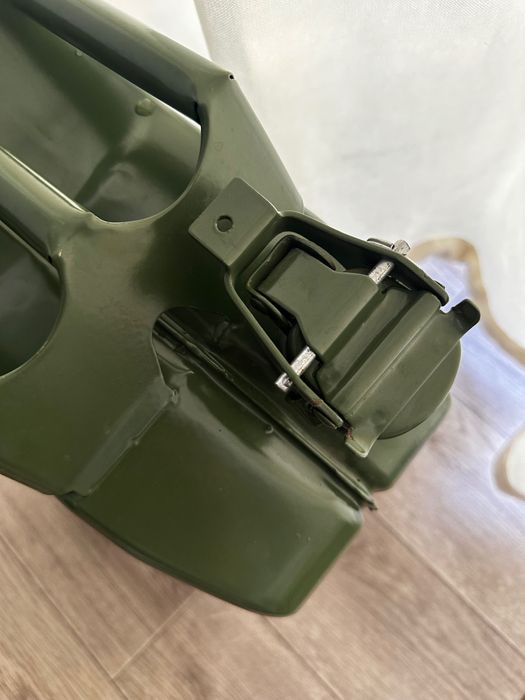 Канистра для бензина 20 л
