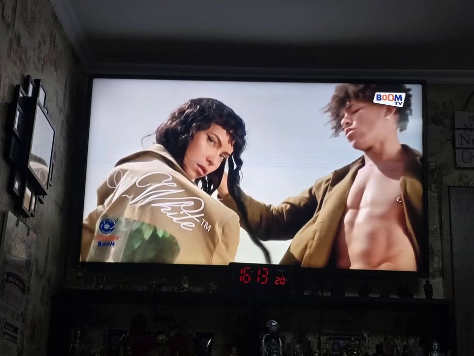 Tv  Hitachi Led 50 inch . 126 cm