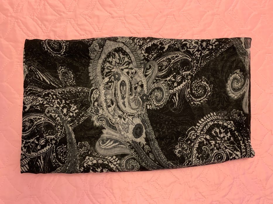 Красив дамски шал