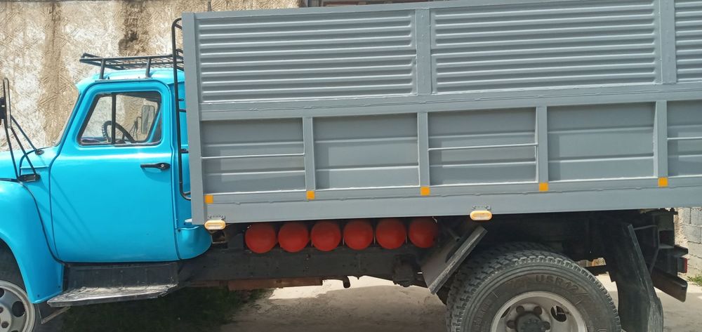 Zil 53 sotiladi holati yaxshi harajati yuq.