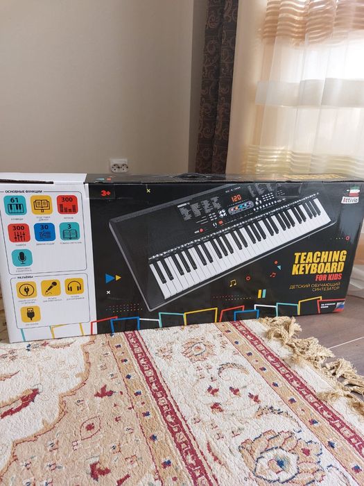 Синтезатор  музыкальный инструмент