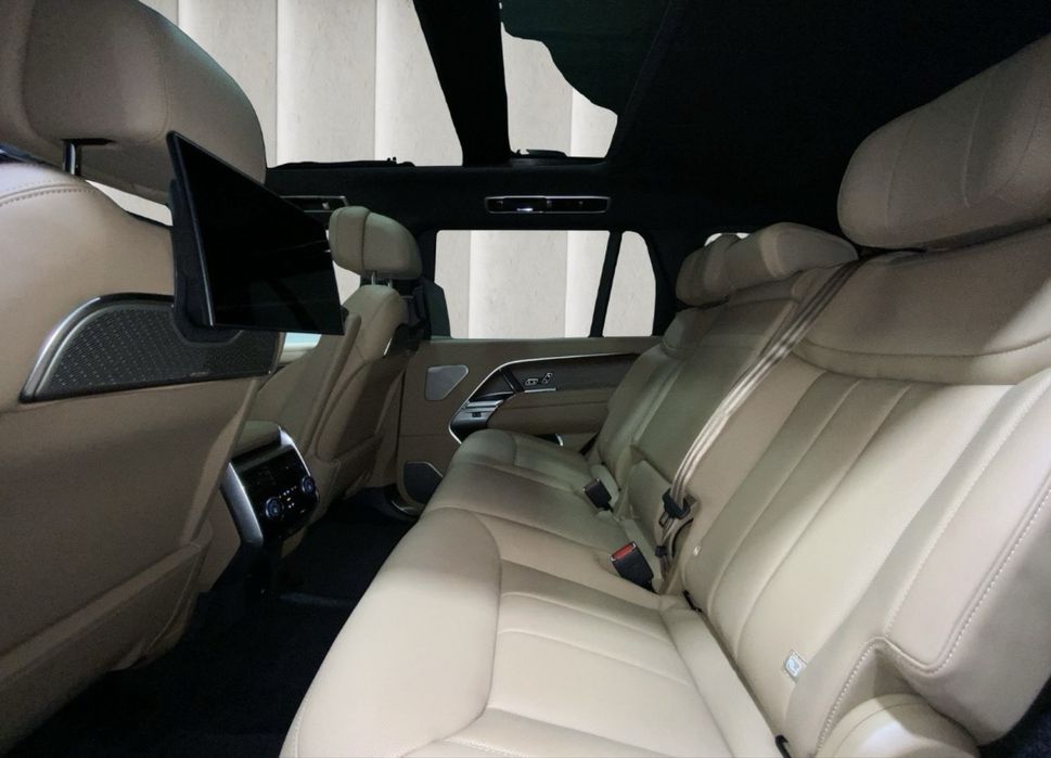 Range Rover Autobiography P530 LWB 7-Seat (Green Color)