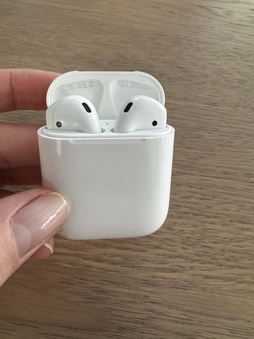 Apple AirPods 2  (EMC2862)