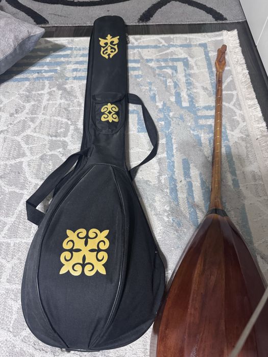 Продам домбры с чехлами