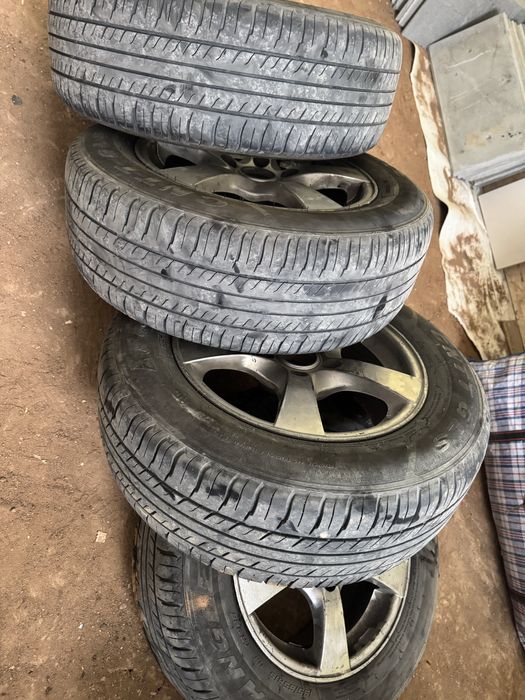 Диски с резиной.