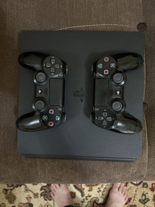 Playstation 4 slim