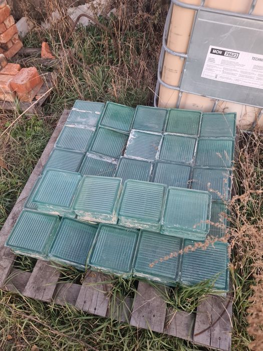 Продам стеклоблоки производства СССР.