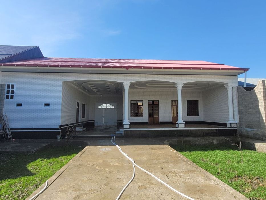 Yangi 6 sotoqli hovli srochno sotiladi