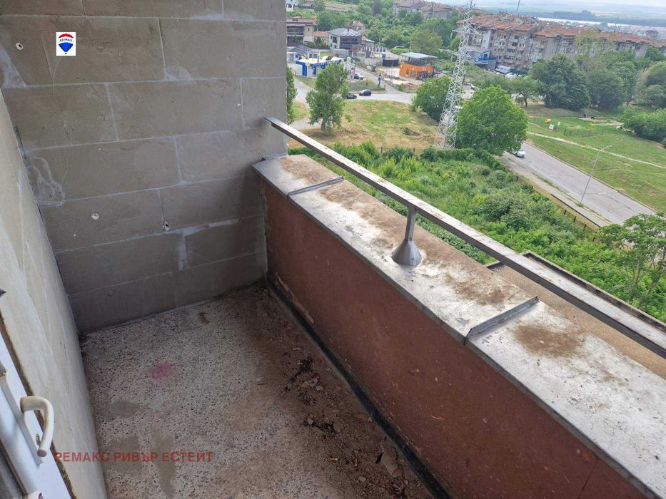 Двустаен апартамент за ремонт кв. Дружба 3