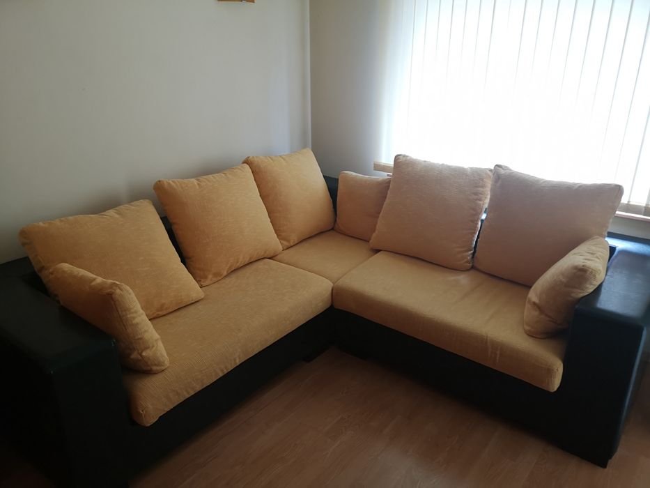 Продавам уникален поръчков диван с универсален ъгъл. Уникат, отличен