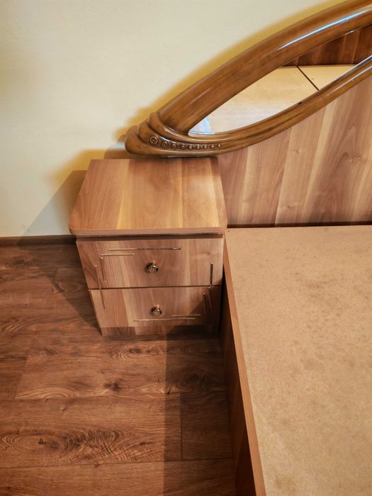 Set complet mobilier dormitor – Șifonier, pat matrimonial și comodă cu oglindă (NEGOCIABIL)