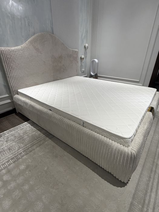 Кравать высшего качества, почти новая