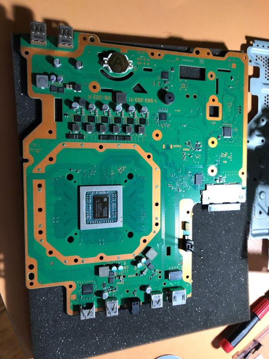 PS4 Pro 1TB РАБОТЕЩА Четете описанието