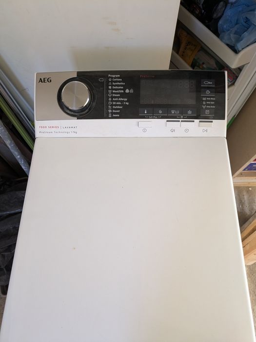 Пералня AEG с горно зареждане