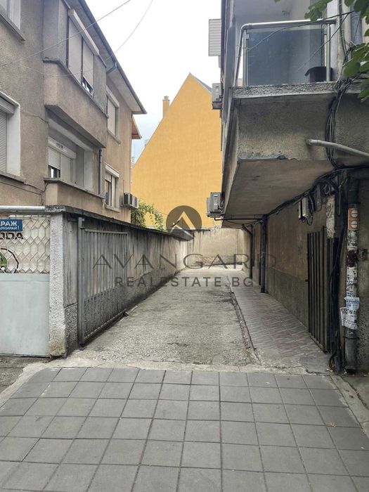 Продава се Гараж / Паркомясто в Пловдив, Кършияка - 18 кв.м за 1667 €/кв.м - Снимка #2