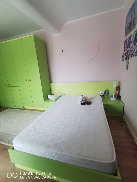 Mobilier complet camera copil, utilizat (pat cu saltea inclusa, șifonier, corpuri suspendare, birou cu etajera suspendata, 2 noptiere) - 2000 lei