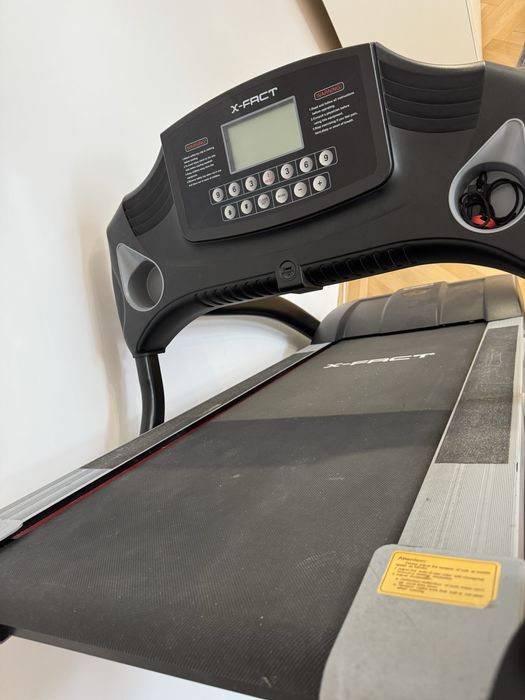 Vand banda de alergat in stare foarte buna de functionare