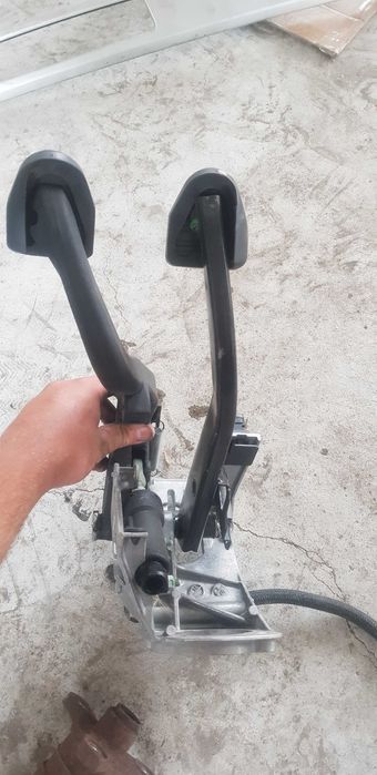 Педали съединител и спирачка -/BMW/-/е90/е91/е92/е93/ 320i 150кс. N46B