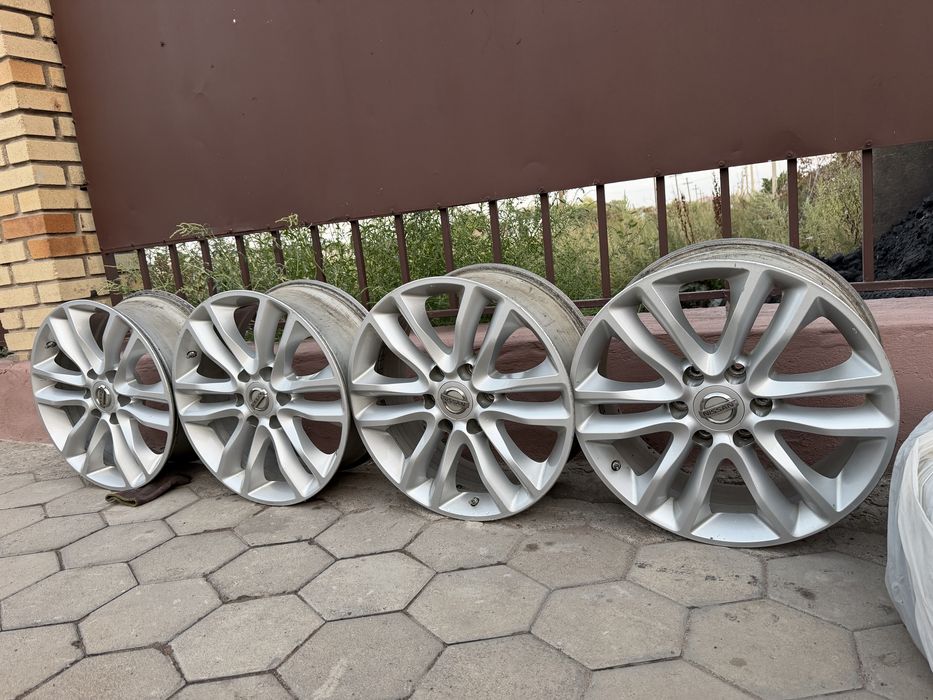 Продам оригинальные диски на Nissan Patrol