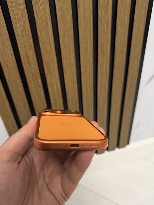 IPhone 17 pro orange