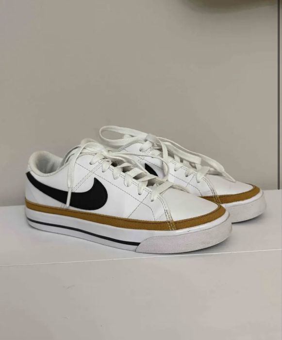 Кроссовки Nike.