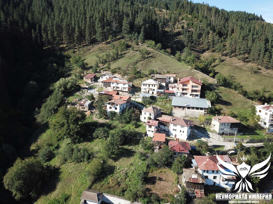 Двуетажна къща 116РЗП с 616кв.м. двор в град Чепеларе, обл.Смолян